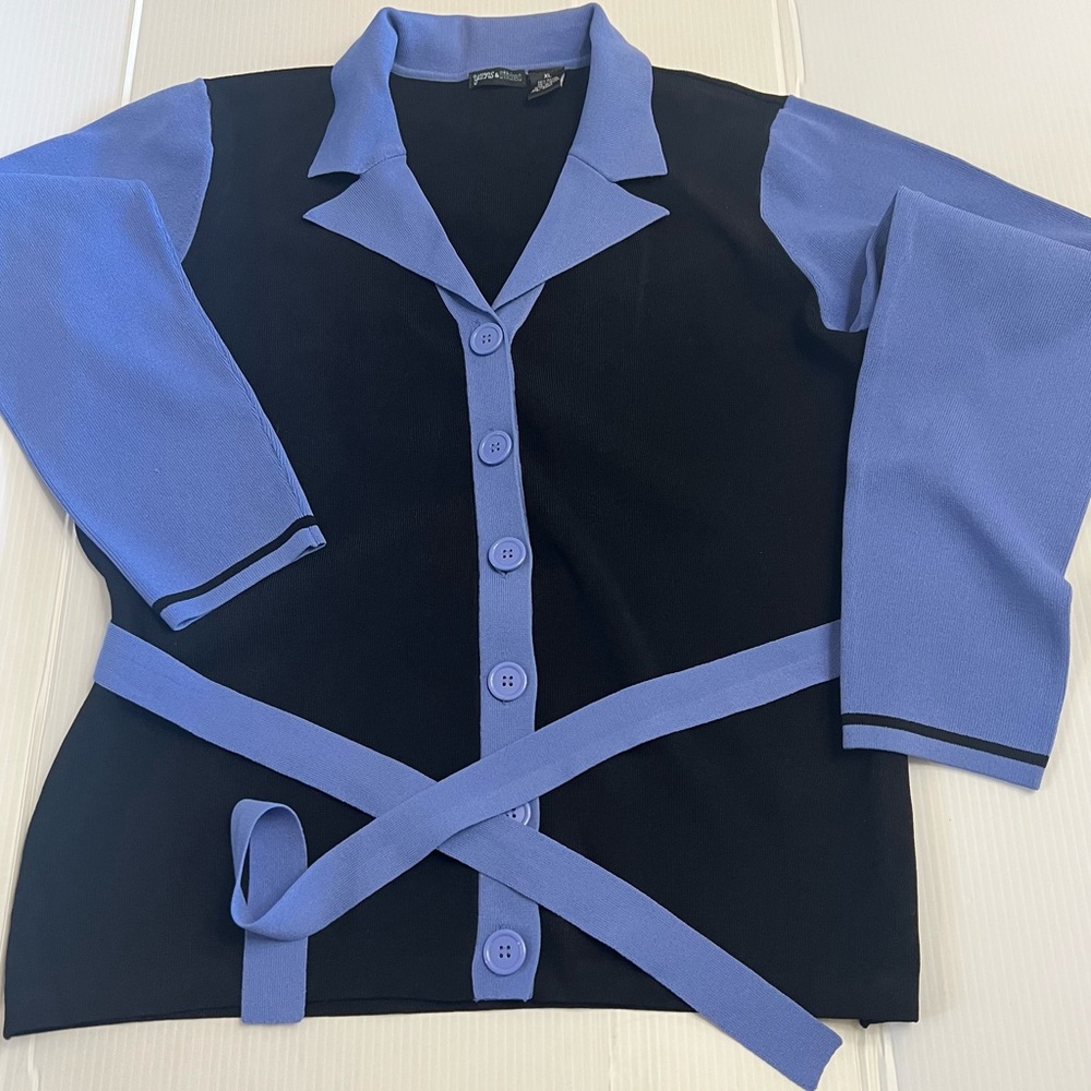 Yarn and Stitches. Stylish Black and Blue Cardigan with Belt
